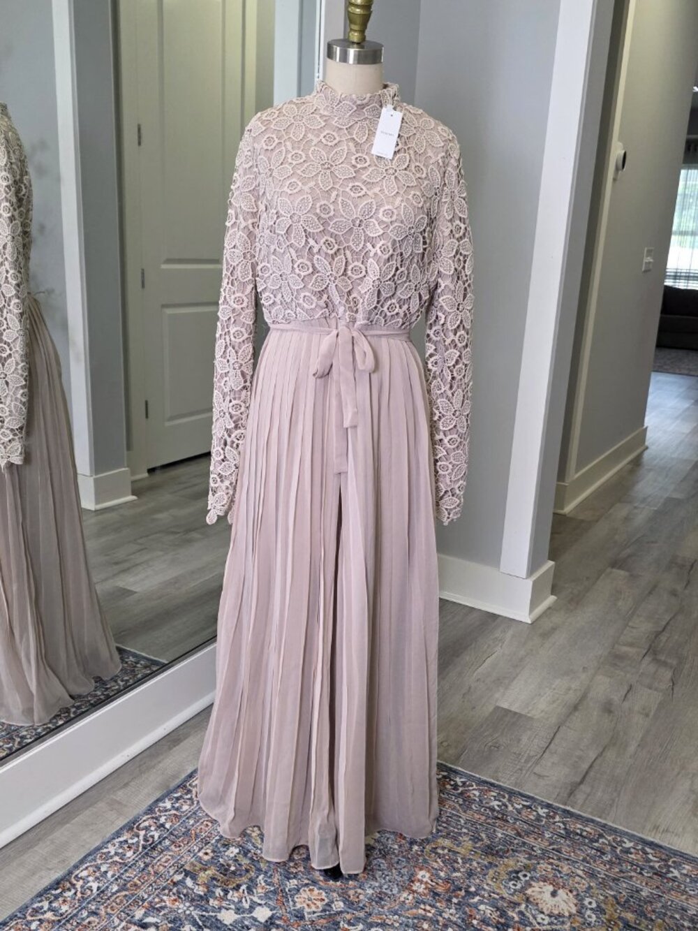 NWT INAYAH Floral Lace High-Neck Pleated Maxi Dress in Dusty Mauve - Picture 2 of 2